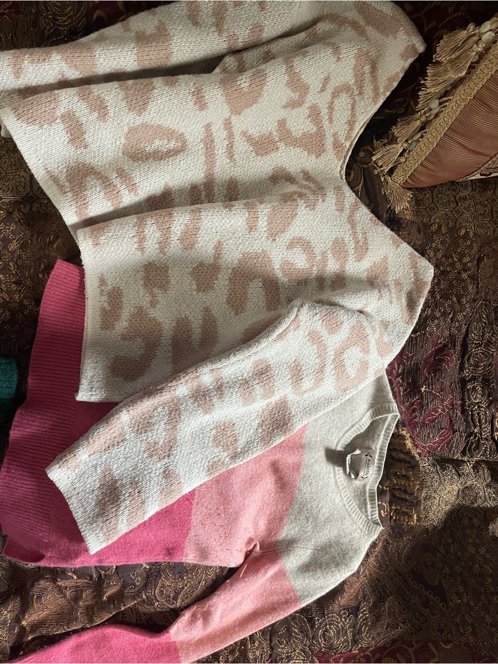 Bundle Women's Pink and Cream Leopard Print Pullover Sweaters